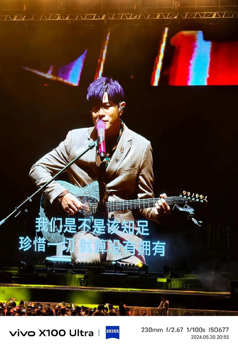 杰伦小凯合照太绝！两代顶流同框真是大破防