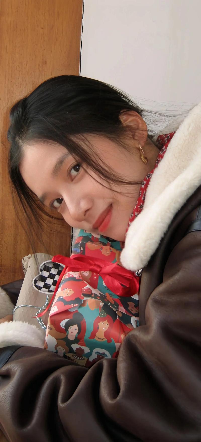 笑不活了！张婧仪喷防晒喷出杀虫剂气势 《野狗骨头》花絮太搞笑